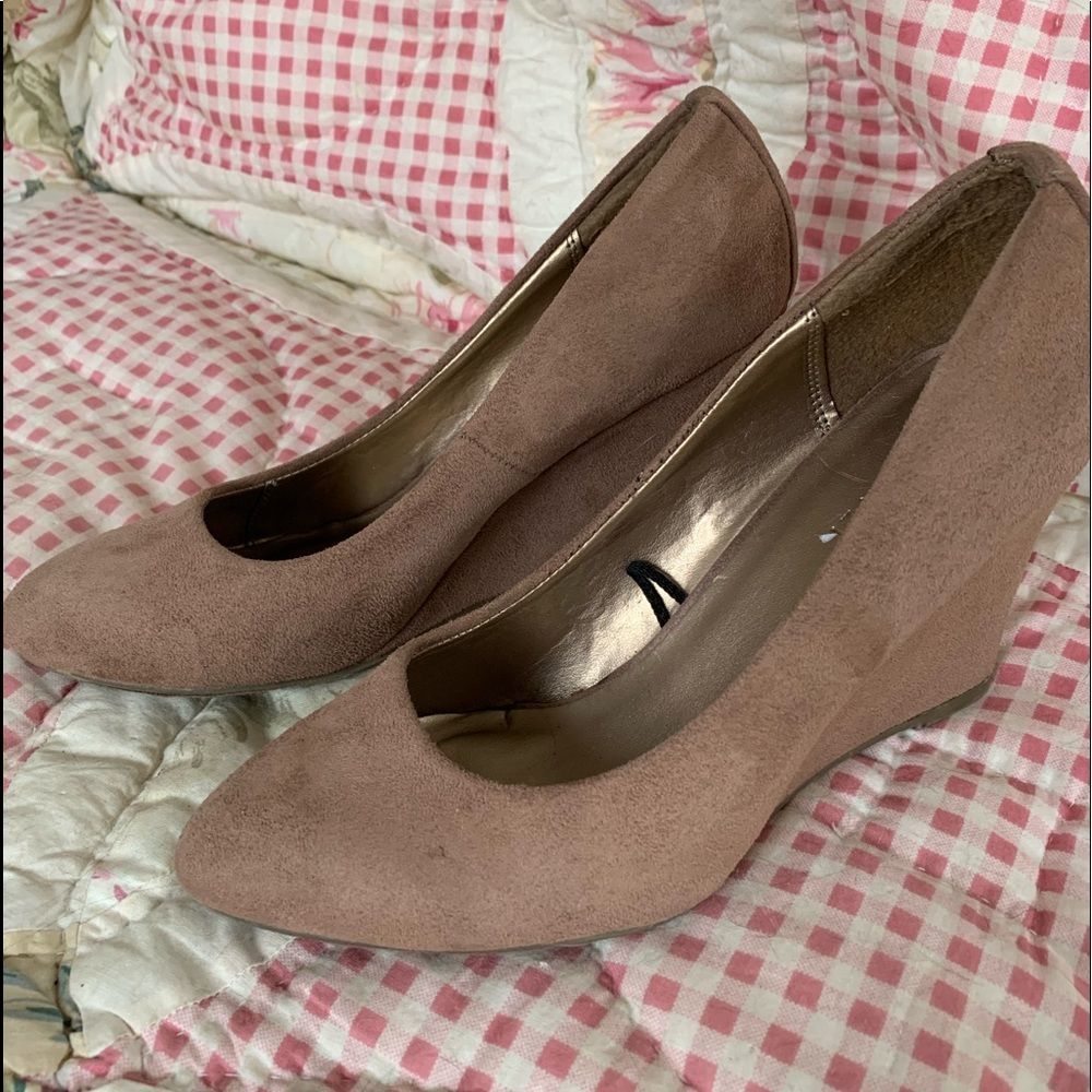 Women’s suede wedge heel shoes